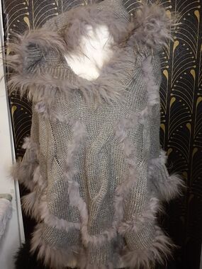 Gray Faux-Fur Trim Cable Knit Women’s Sweater